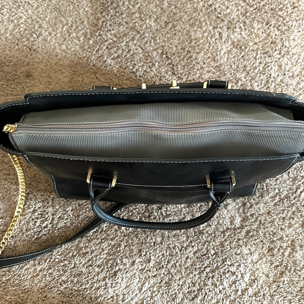 Elegant Black and gold pet carrier - Picture 8 of 11